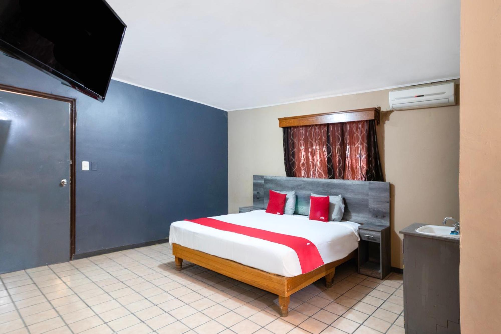 Oyo Hotel Real Del Sur, Estadio チワワ エクステリア 写真